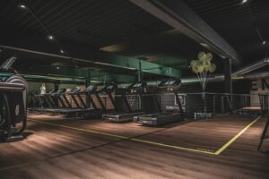 Ćwiczenia na ławeczce: Jak budować masę mięśniową i kondycję?